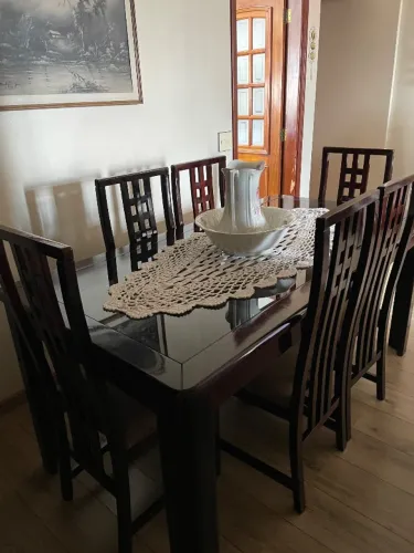 Mesa de jantar 1,80x0,90 com tampo de vidro com 6 cadeiras