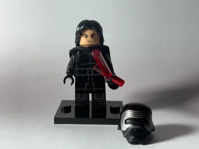Lego star wars Kylo ren minifigure