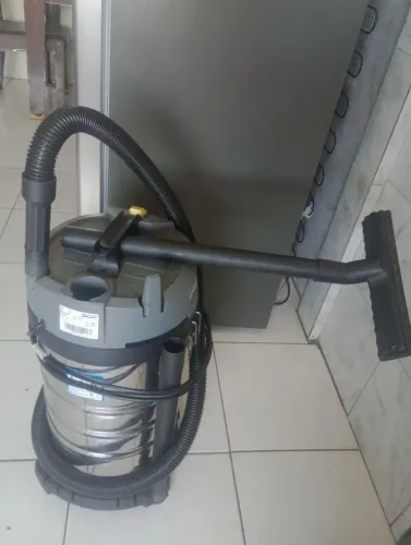 Aspirador de pó e agua
