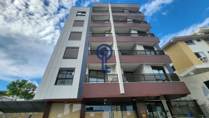 Studio Mobiliado no Saco dos Limões
