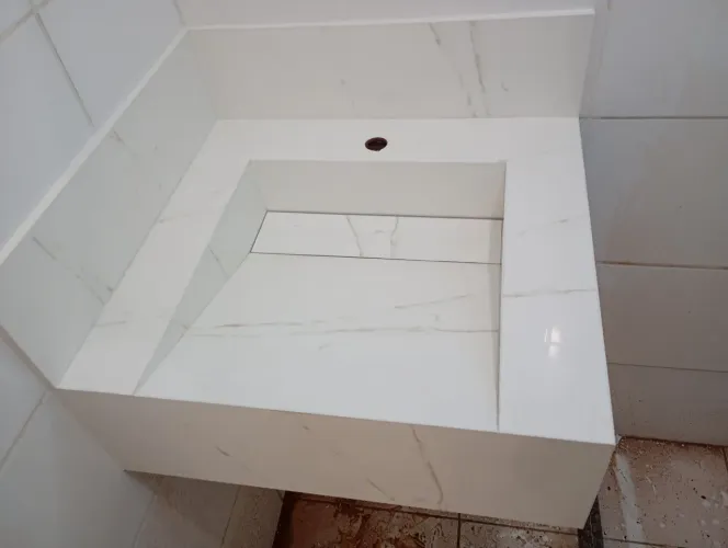Piá em porcelanato pra banheiro