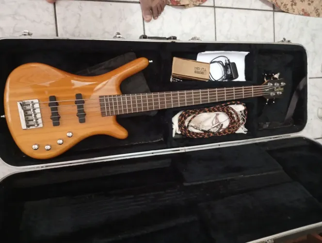 Baixo Warwick Rock Bass Corvette 5C