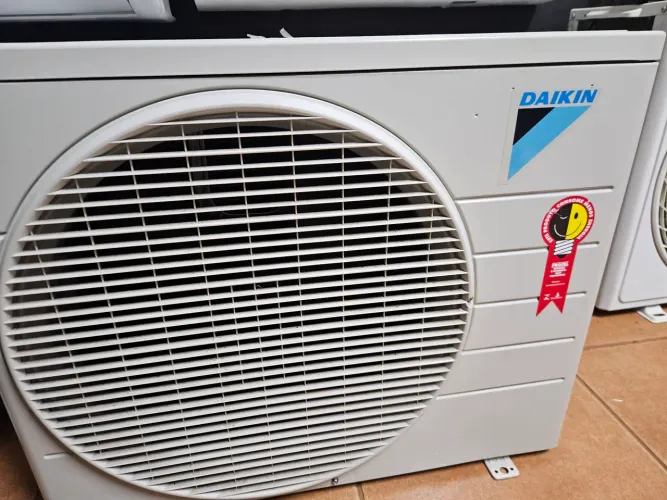 Ar condicionado 9 mil btus daikin inverter quente frio