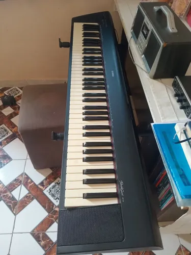 Teclado piano yamaha np30 pra vender logo
