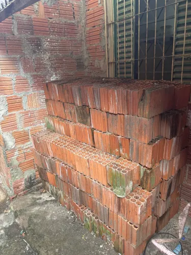 Lote com:375 tijolos cerâmicos 8 furos 9-19-19.Cm