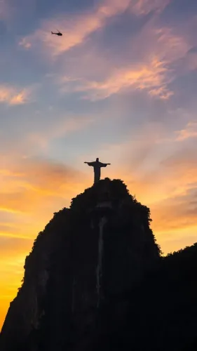 Imóvel para aluguel possui 100 metros quadrados com 2 quartos em Botafogo - Rio de Janeiro