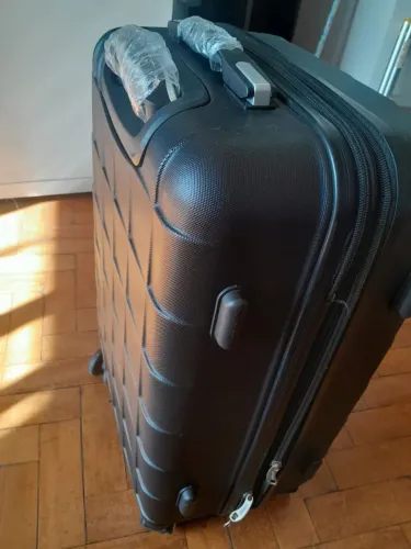 Mala média 23kg preta ( marca cruzeiro )