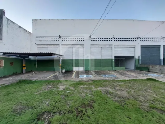 Aluguel de Galpão Comercial com 450 m² no Siqueira Campos