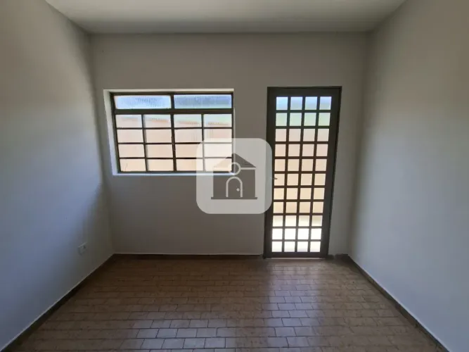 Casa para locação no bairro Daniel Fonseca