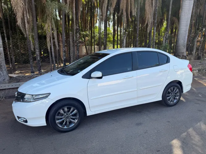 Honda City Sedan LX 1.5 Flex 16V 4P Mec. 2013