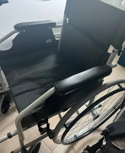 Cadeira de Rodas Nova