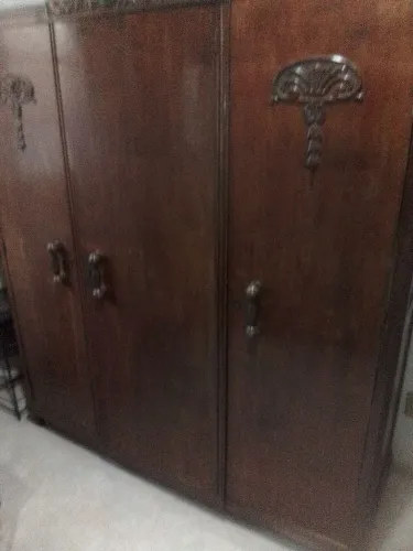 Guarda roupa antigo - 80 anos 