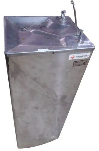 Bebedouro elétrico 220 V (**USADO**)