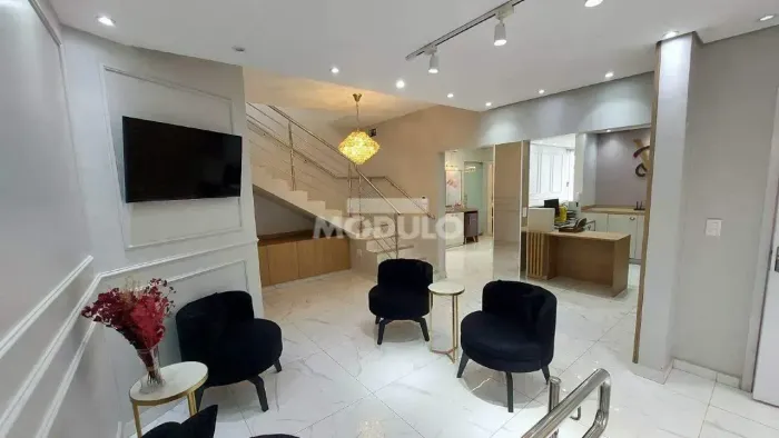 CASA COMERCIAL à venda, 3 vagas, CENTRO - Uberlândia/MG