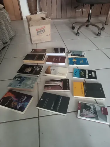 15 livros em ótimo estado (sobre ditadura, história ...)
