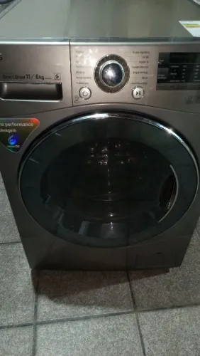 Lava e seca LG 11kg inox funcionando