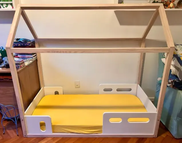 Cama montessoriana tipo casinha
