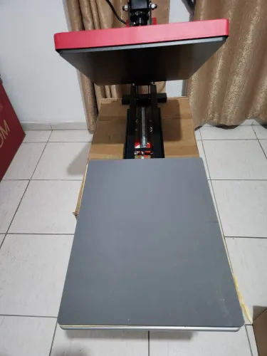 Vendo prensa térmica, pouco usada
