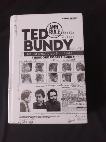 Ted Bundy: um estranho ao meu lado - Ann Rule