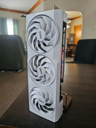 Placa de Vídeo Sapphire Pure AMD Radeon RX 7900 GRE 16GB GDDR6