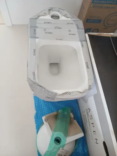 Kit vaso sanitário com caixa acoplada Deca novo na caixa. O preço está excelente!