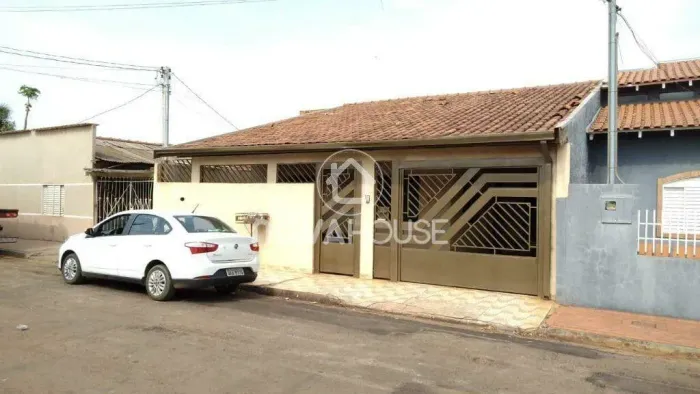 CASA COM 2 DORMITÓRIOS À VENDA