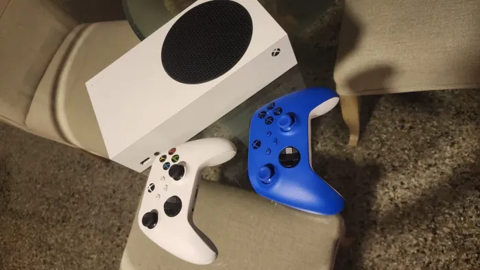 Xbox Series S + 2 controles