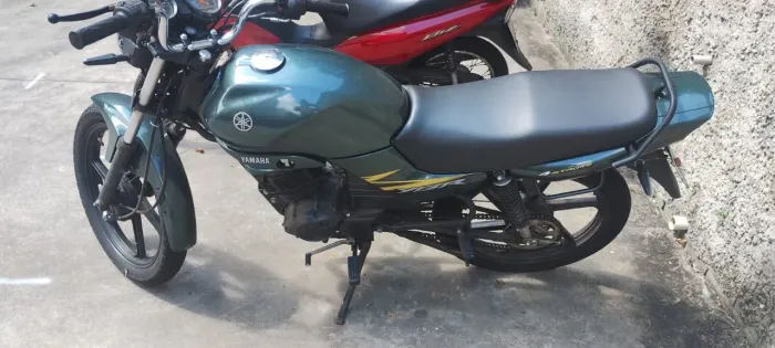 Vende-se  moto top  interessados  chamar no WhatsApp * ) Hélio 