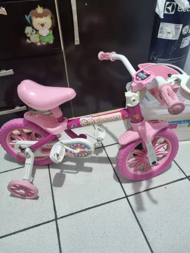 Bicicleta infantil 2 a 6 anos seminova