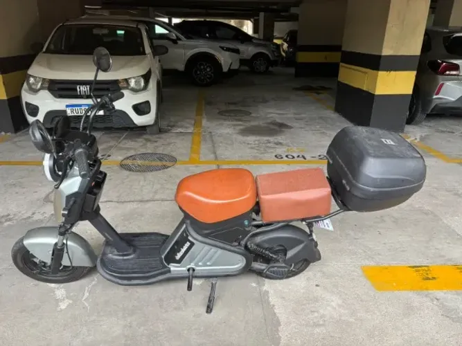 Bike elétrica Delka Super 1000 | 2.000 km | Impecável | Baú + Pneu Novo | OLX com Garantia