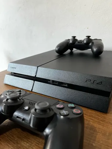 PS4 2TB + 2 controles 