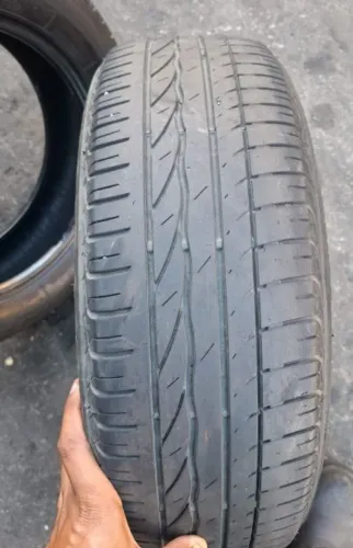 Vendo 2 pneus 185 60 aro 15 marca Bridgestone