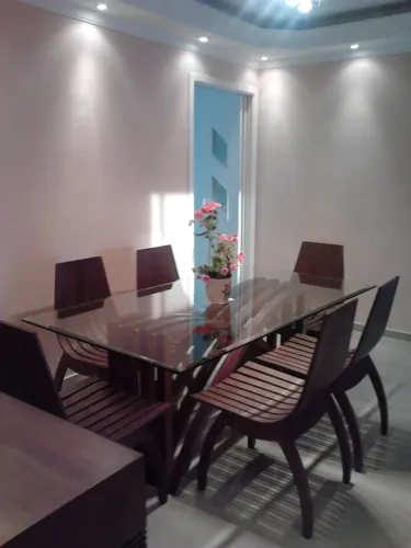 Mesa com Cadeiras de Madeira Maciça