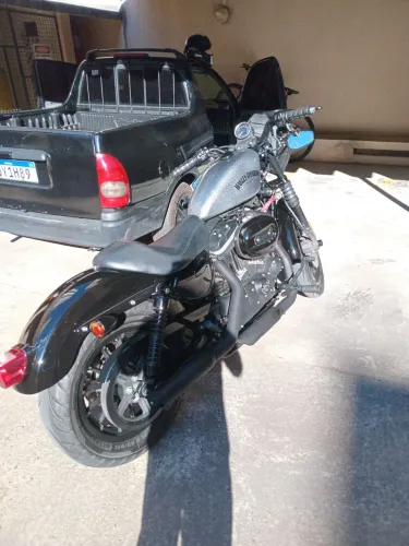 MOTO 883 