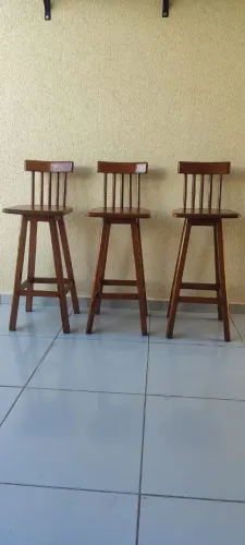 Cadeiras de madeira 