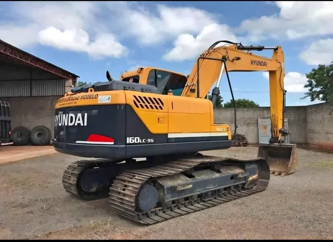 Escavadeira Hyundai 160 LC - 9S
