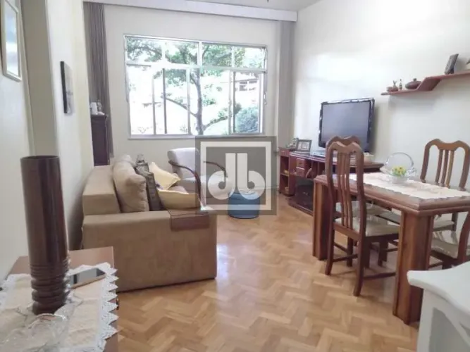 Apartamento, Sala, 2 Quartos (3º Revertido), garagem, elevador e Portaria 24h.