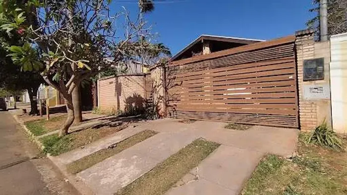 Casa no Vilas Boas, espaçosa, área gourmet c/ piscina, R$890mil.