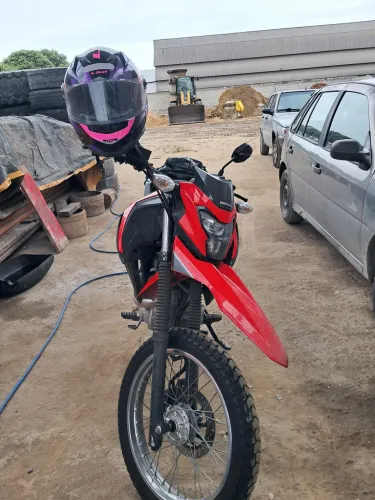 MOTO MUITO NOVA