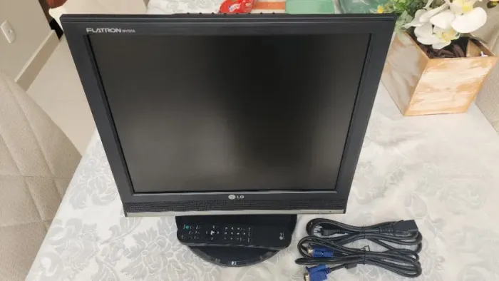 Monitor TV Retrô LG Flatron M1721A 17" - Com Controle Original e Cabos Novos