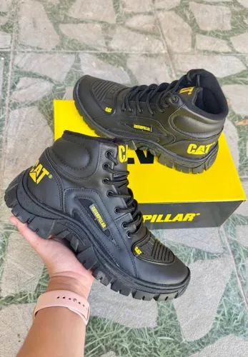 Bota caterpillar couro