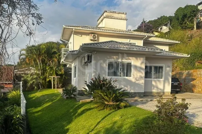 Casa de 80m² na Costeira do Pirajubaé