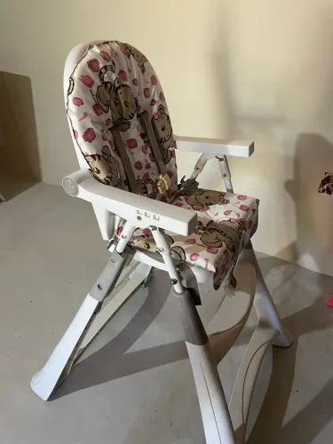 Cadeira de alimentação infantil (rosa e branco)