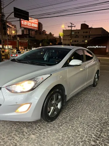 Hyundai Elantra GLS 2.0 16V Flex Aut. 2013