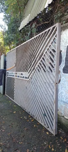 PORTÃO GRANDE BASCULANTE EM ÓTIMO ESTADO DE CONSERVAÇÃO /// R$3200,00 