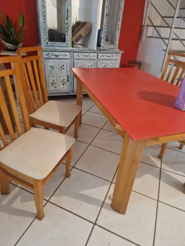 Mesa com 4 cadeiras