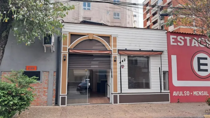 Salão para alugar no Cambuí 52 Mts sem vaga garagem