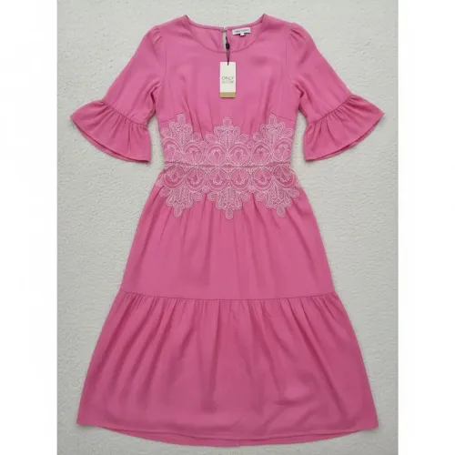 Vestido rosa detalhes na cintura