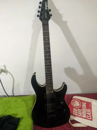 Guitarra tagima vulcan preta
