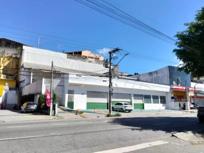 Loja na Avenida Brigadeiro Faria Lima, 2560  377 m²